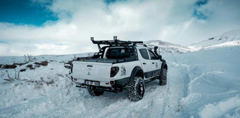 How far apart should roof rack cross bars be